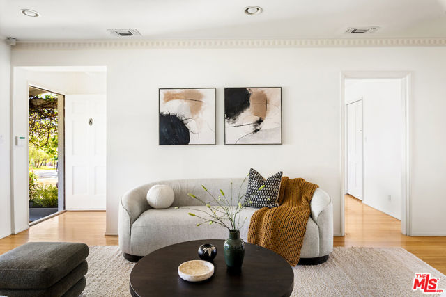 1475 Edris Drive, Los Angeles CA: https://media.crmls.org/mediaz/b0fae286-f490-42ce-9be9-aec35e17d25c.jpg