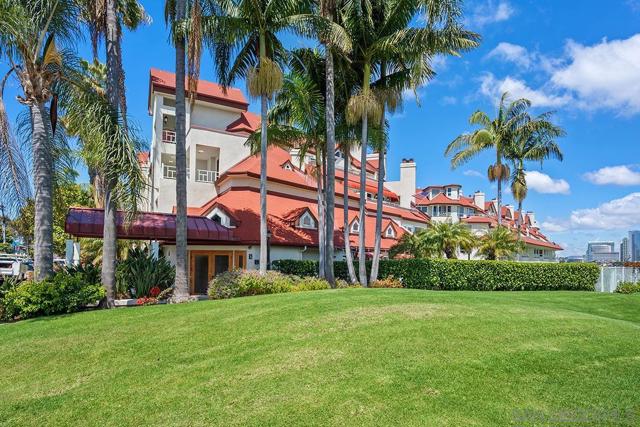 1099 1st St, Coronado CA: https://media.crmls.org/mediaz/b0faed1a-a03b-47a2-9a25-cb076cc5342b.jpg