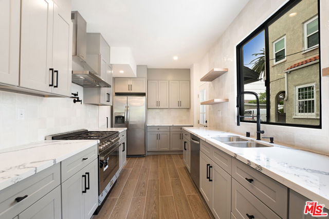 449 S Citrus Avenue, Los Angeles CA: https://media.crmls.org/mediaz/b0faf032-2a77-40ca-8ad8-c42f88e4d633.jpg
