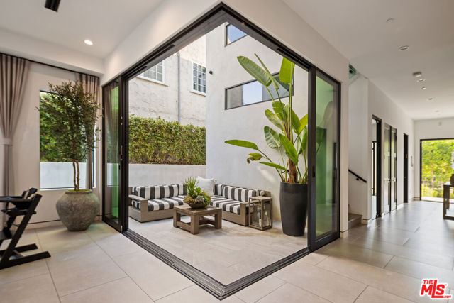 1562 Ensley Avenue, Los Angeles CA: https://media.crmls.org/mediaz/b0fafdff-b0e1-4942-aa44-7c306228a2d1.jpg