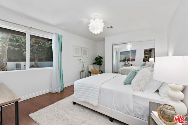 4745 Caritina Drive, Tarzana CA: https://media.crmls.org/mediaz/b0fbf349-e920-4e05-810a-bb669ce28981.jpg