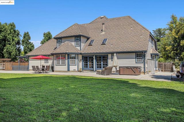 15 Madeira Ct, Oakley CA: https://media.crmls.org/mediaz/b0fbf4fc-1915-4bcf-88b0-c809be315afc.jpg