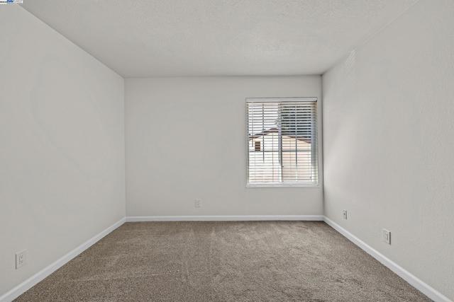 Image 26 of 42 For 45421 Parkmeadow Dr