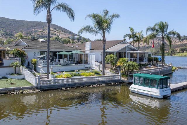 1462 La Loma Drive, San Marcos CA: https://media.crmls.org/mediaz/b0fcb472-60ad-44d6-84c4-e33d27d28442.jpg