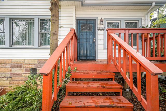 3908 Archmont Pl, Oakland CA: https://media.crmls.org/mediaz/b0fdb0e8-4d91-43fb-837d-0217f14d8d01.jpg