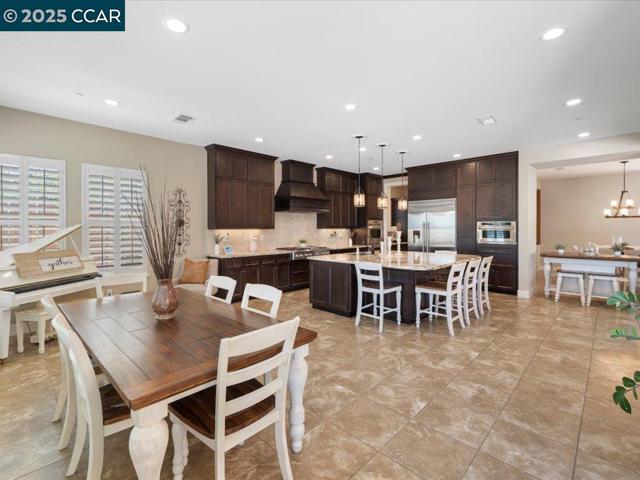 1927 Vintage Cir, Brentwood CA: https://media.crmls.org/mediaz/b0fde35a-6ac5-4dba-9e57-1db6a5752bde.jpg