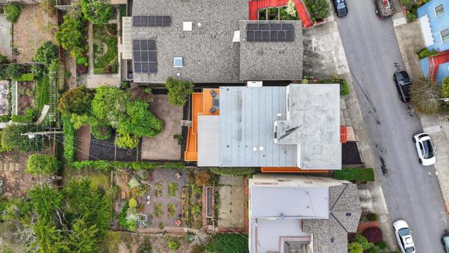 72 Cresta Vista Drive, San Francisco CA: https://media.crmls.org/mediaz/b0fe728d-0cf8-4ab6-b858-58c46630e6e6.jpg