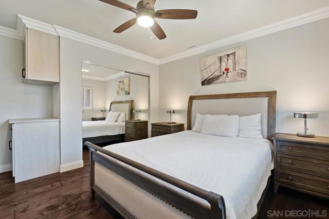 8874 La Jolla Scenic Dr N, La Jolla CA: https://media.crmls.org/mediaz/b0feb40d-ba61-459f-bc2d-a3ed776383bc.jpg