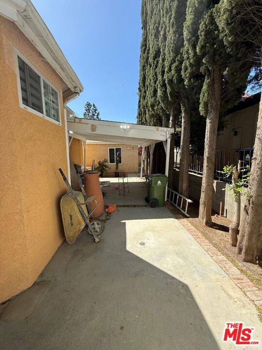 10229 1/2 N Jumilla Avenue, Chatsworth CA: https://media.crmls.org/mediaz/b0fecd4d-ae74-4373-bb3c-29900074443f.jpg