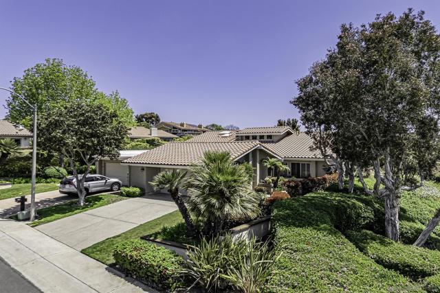 6375 Via Cabrera, La Jolla CA: https://media.crmls.org/mediaz/b0ff2181-8c91-44f8-ac20-91dcf9b8844c.jpg