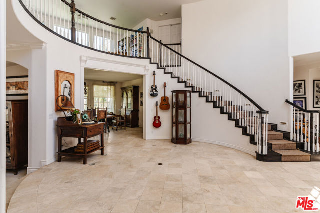 4244 Balcony Drive, Calabasas CA: https://media.crmls.org/mediaz/b0ff438d-d69c-4b9a-b180-1a1bd4edf7ff.jpg