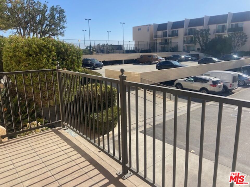 https://media.crmls.org/mediaz/b0ffaddc-ac52-41cb-83dd-c2f1de4e36a1.jpg?preset=X-Large
