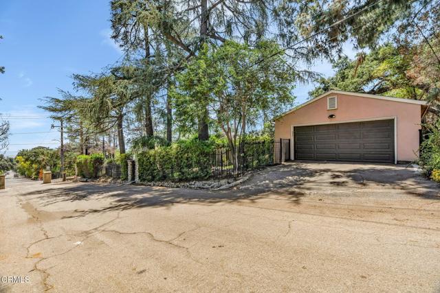 1313 E Palm Street, Altadena CA: https://media.crmls.org/mediaz/b100c989-79fb-4870-9593-95d19316c058.jpg