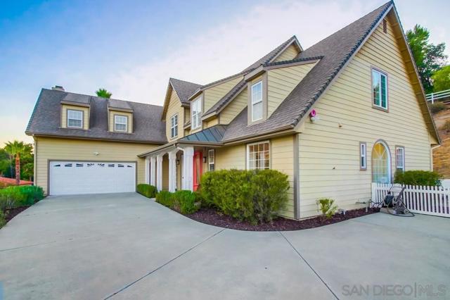 2543 Daisy Ln, Fallbrook CA: https://media.crmls.org/mediaz/b10150a9-2699-4226-9558-8533d7c91293.jpg