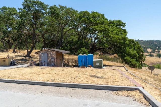 21050 Uvas Road, Morgan Hill CA: https://media.crmls.org/mediaz/b101d21f-611c-4a22-a82b-2b642b9609f8.jpg