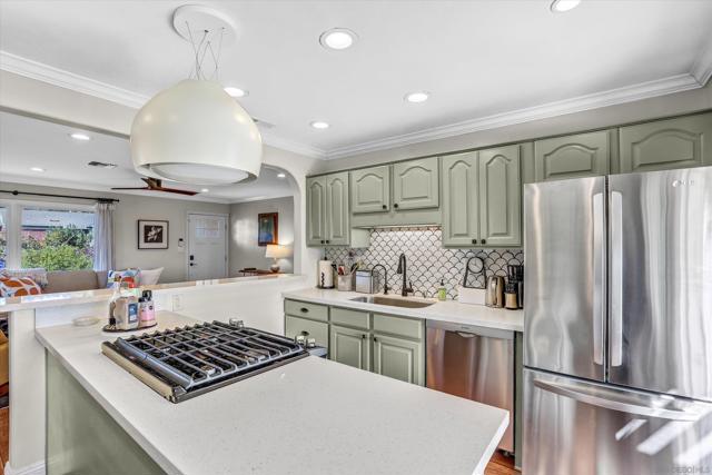 4113 Loma Alta Dr, San Diego CA: https://media.crmls.org/mediaz/b101d58b-1fc1-403b-9213-78d6da06e6c4.jpg