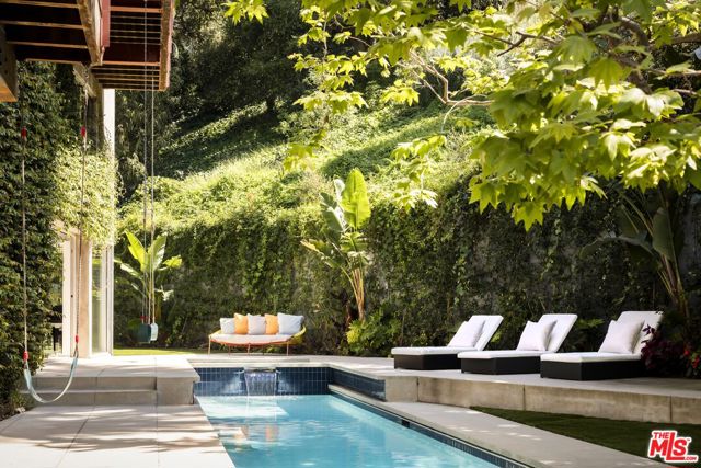 562 Stassi Lane, Santa Monica CA: https://media.crmls.org/mediaz/b101da39-8641-4caf-bae5-a0484e497223.jpg