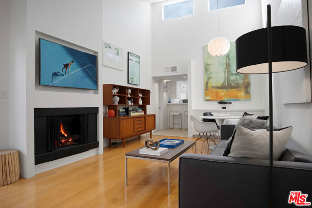 943 12th Street, Santa Monica CA: https://media.crmls.org/mediaz/b1026029-f520-4978-ba0c-353944ead77a.jpg