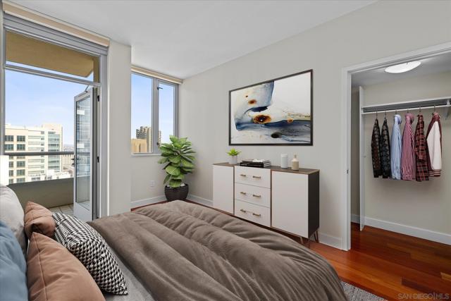 700 W E St, San Diego CA: https://media.crmls.org/mediaz/b1026fae-bcdc-435f-a572-fa3b77368d4b.jpg