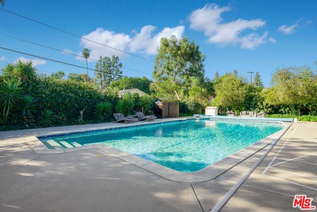 6207 Melba Avenue, Woodland Hills CA: https://media.crmls.org/mediaz/b10274be-00ac-41b3-b42e-766d451cde23.jpg