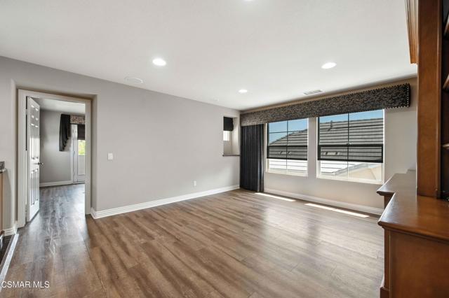 3194 Sunset Hills Boulevard, Thousand Oaks CA: https://media.crmls.org/mediaz/b102d8cb-597a-4397-95f9-fd34fdb53589.jpg