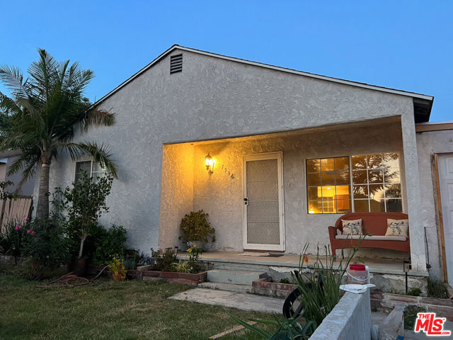 7516 Whitaker Avenue, Van Nuys CA: https://media.crmls.org/mediaz/b102e94a-e54e-4e68-a878-a89b12416324.jpg