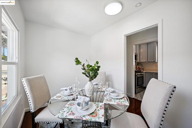 3316 Coolidge Ave, Oakland CA: https://media.crmls.org/mediaz/b102fe1d-3d6c-4ce3-acba-ae43c5cf85ae.jpg
