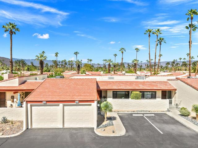 2077 S Caliente Drive, Palm Springs CA: https://media.crmls.org/mediaz/b103077d-29ac-4891-96d8-a253c084f0e5.jpg