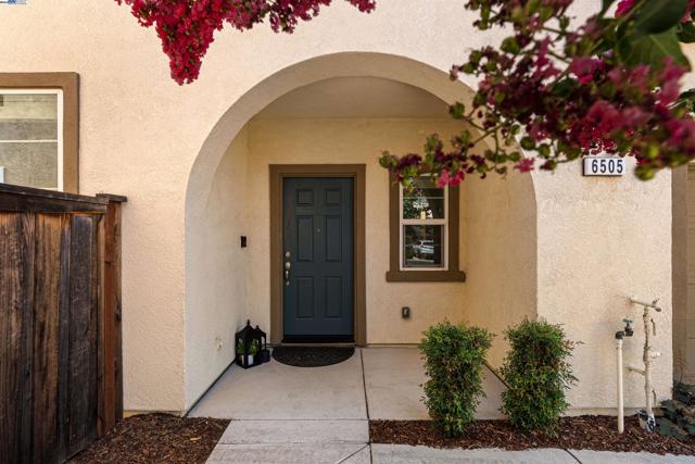 6505 Brando Loop, Fair Oaks CA: https://media.crmls.org/mediaz/b10326b7-2acd-4352-9c44-f810b09bf878.jpg