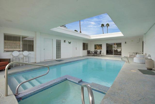 48320 Beverly Drive, Palm Desert CA: https://media.crmls.org/mediaz/b1033bbe-91f1-47c9-bf1b-7d8edf63a519.jpg