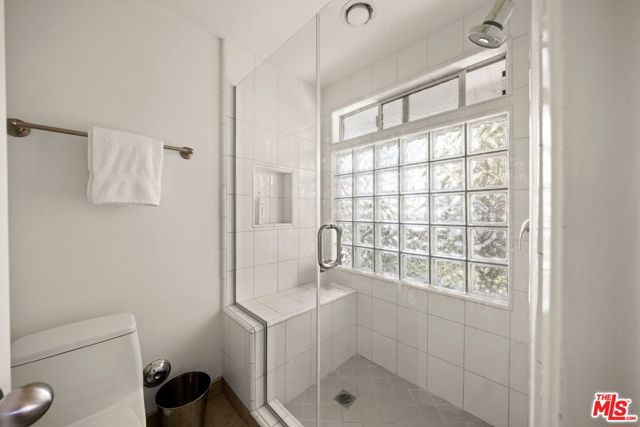 2318 Cheryl Place, Los Angeles CA: https://media.crmls.org/mediaz/b1037bb8-20cc-44df-955a-f36e6b5f79cc.jpg