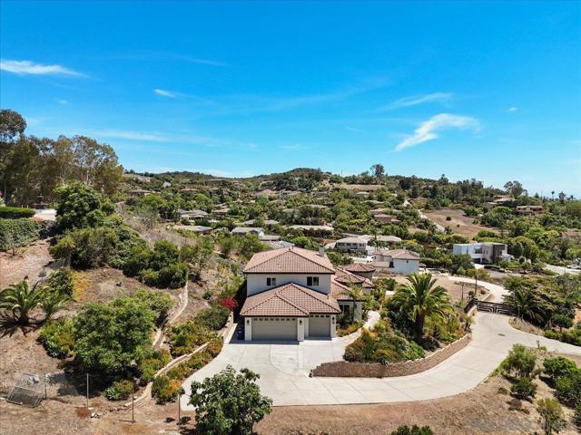 2342 CARIOCA PL, Vista CA: https://media.crmls.org/mediaz/b103ebfb-96f1-4143-b247-036ee12f1071.jpg