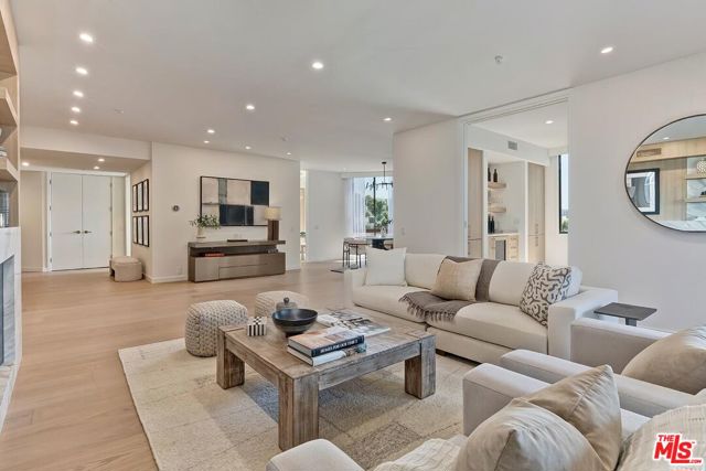 300 N Swall Drive, Beverly Hills CA: https://media.crmls.org/mediaz/b1041d4e-9b13-4111-b15e-1e91e860bf5b.jpg