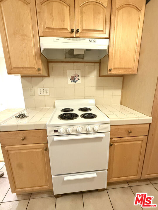 1434 Princeton St, Santa Monica CA: https://media.crmls.org/mediaz/b10431e6-de2c-45d0-bc11-30e423760a09.jpg