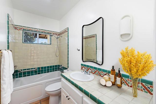 869 Eugenie Avenue, Encinitas CA: https://media.crmls.org/mediaz/b1045a63-844d-4309-b394-6b13ed9aa157.jpg