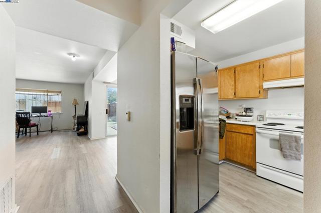 1017 Bissell Ave, Richmond CA: https://media.crmls.org/mediaz/b104dc3c-b621-4fbe-b7ff-054c2baee167.jpg
