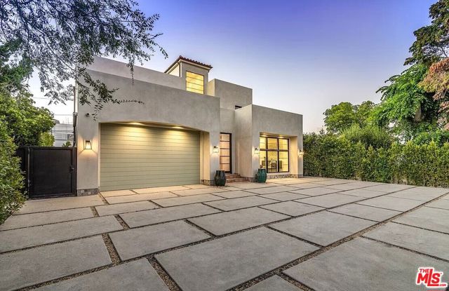 12509 W Sunset Boulevard, Los Angeles CA: https://media.crmls.org/mediaz/b10567e9-7fa9-433b-95fd-ce1d5d4ba2e9.jpg
