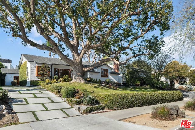 5013 Auckland Avenue, Toluca Lake CA: https://media.crmls.org/mediaz/b105cbda-3588-4010-9183-ca5bba3aba59.jpg