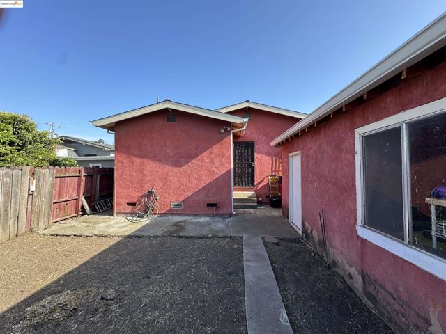 1953 102nd Ave, Oakland CA: https://media.crmls.org/mediaz/b105e1a5-c7ed-4323-aa94-3d29a7f9902c.jpg