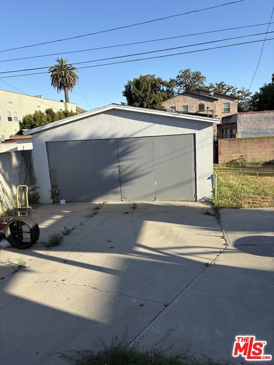 1110 W Vernon Avenue, Los Angeles CA: https://media.crmls.org/mediaz/b1063dd5-0427-4370-8abf-647fdeb4ee8b.jpg