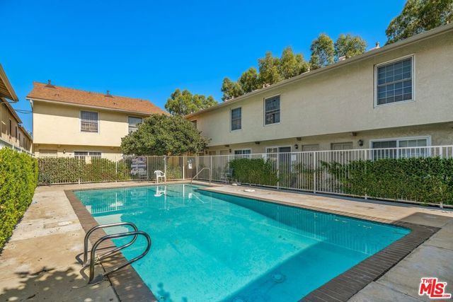 10065 De Soto Avenue, Chatsworth CA: https://media.crmls.org/mediaz/b106a871-0bc8-4411-add5-0ac858a728fd.jpg
