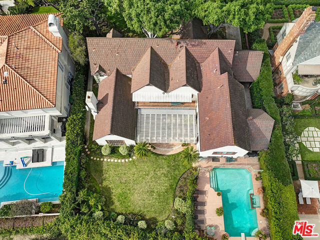 322 N June Street, Los Angeles CA: https://media.crmls.org/mediaz/b106b4cf-0092-42da-900d-5cac456b655c.jpg