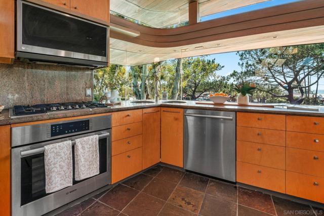 203 23rd St, Del Mar CA: https://media.crmls.org/mediaz/b106b816-9bb8-4ca7-9d2c-e474bc2acd0f.jpg