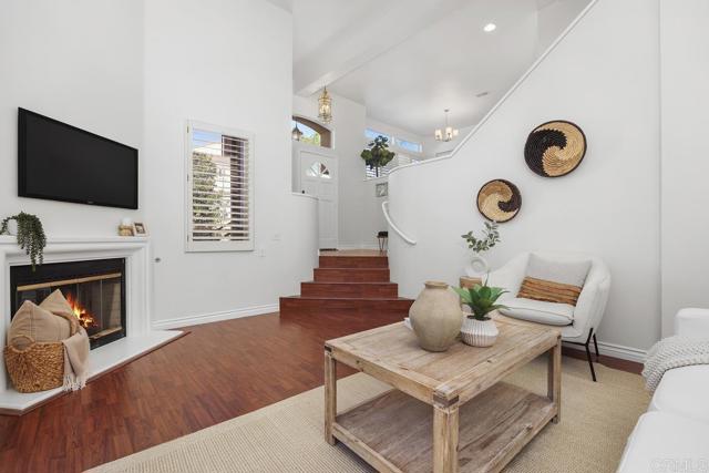 Detail Gallery Image 4 of 33 For 7122 Calabria Ct #E,  San Diego,  CA 92122 - 3 Beds | 2/1 Baths