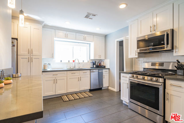 7720 KYLE Street photo 5