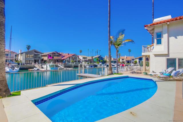 8 Buccaneer Way, Coronado CA: https://media.crmls.org/mediaz/b107bbb3-6da9-4e5b-a36f-59595ed87307.jpg