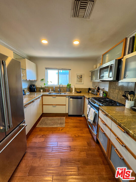 864 Granville Avenue photo 44