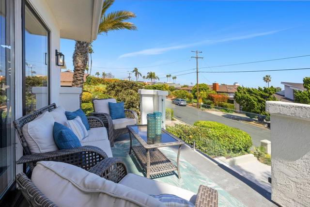 5918 Germaine Lane, La Jolla CA: https://media.crmls.org/mediaz/b1080c8d-fff7-4094-9c79-bbd1e5c3a994.jpg