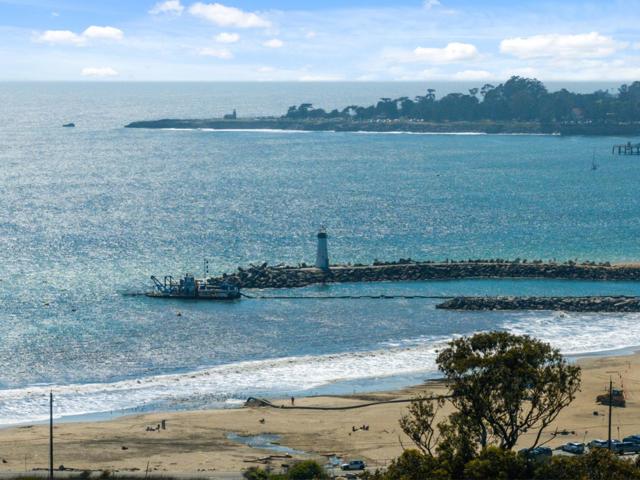 399 13th Avenue, Santa Cruz CA: https://media.crmls.org/mediaz/b1083055-0a1e-4ffa-a49e-33cb39338263.jpg