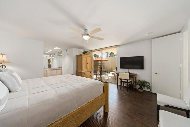 76895 Lark Drive, Indian Wells CA: https://media.crmls.org/mediaz/b108749e-f823-4a1a-83c9-396241291f11.jpg